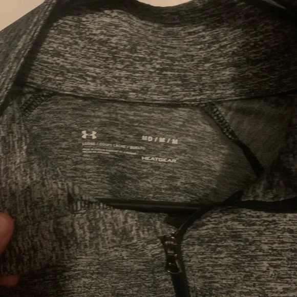 size M 1/4 zipper pullover - Picture 3 of 3